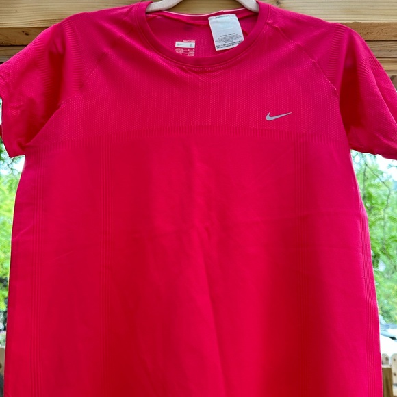 NikeFit Nike NWOT DARK Pink Short Sleeve Tee Shirt size Large - Picture 10 of 15